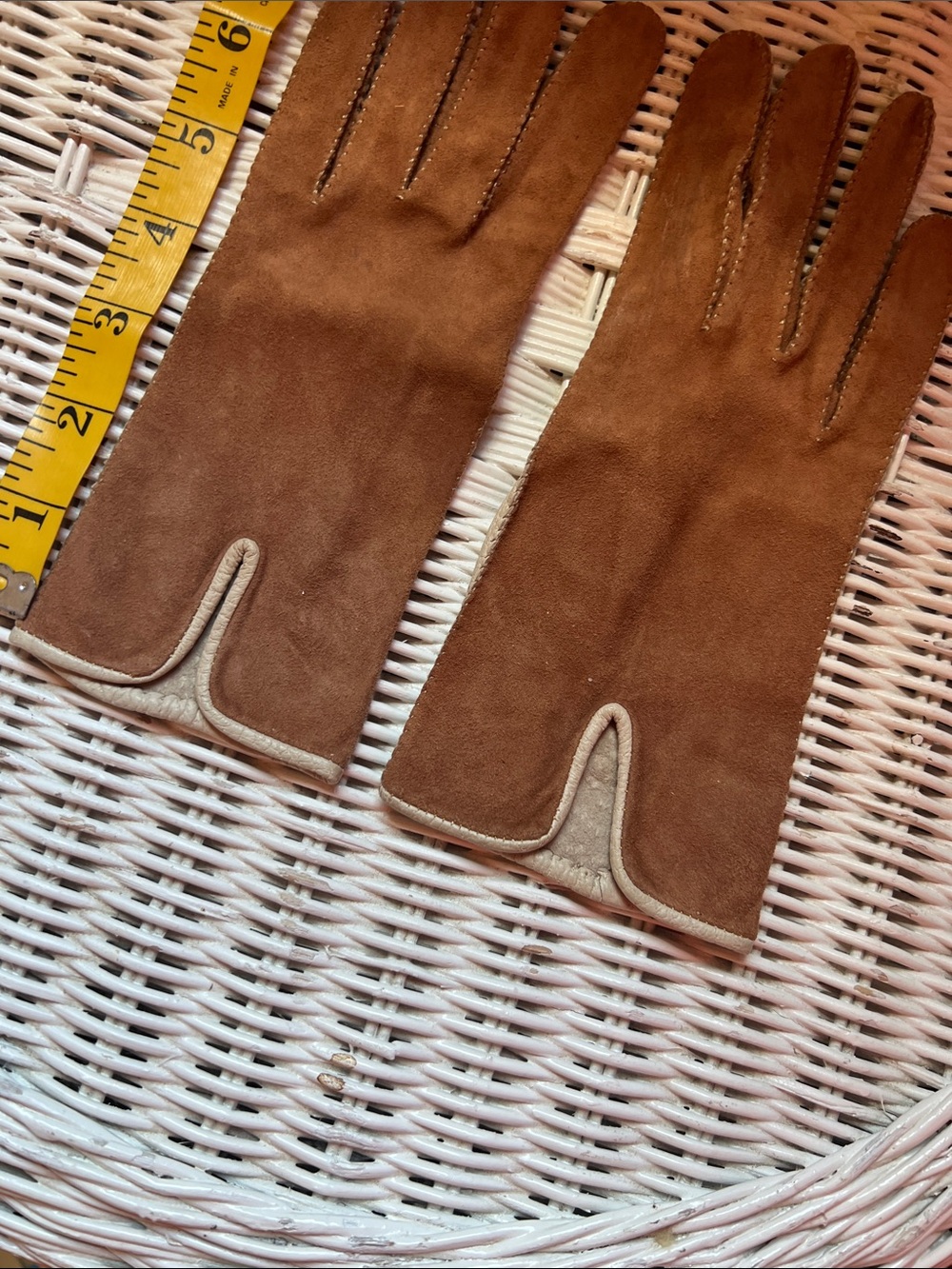Vintage Suede Leather Gloves - Picture 9 of 12